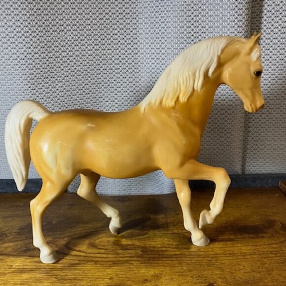 Signed Breyer Traditional Horse, Faith, Family Palomino Arabian Stallion‎ 1994 - Picture 1 of 9